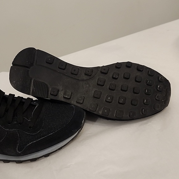 N I K E BLACK SHOES - Picture 5 of 7